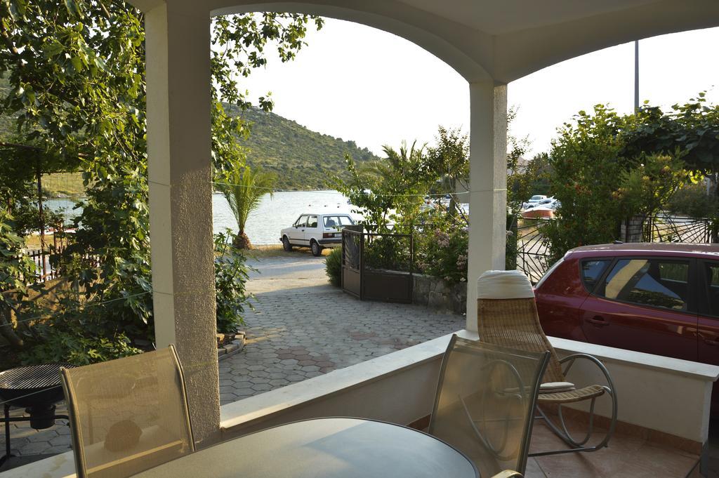 Holiday House Maja Podglavica Eksteriør billede